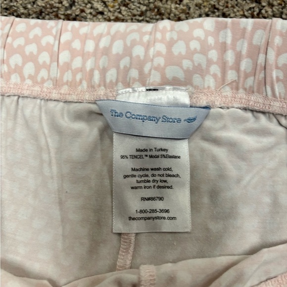 The Company Store Women’s Printed Shorts - Picture 2 of 3